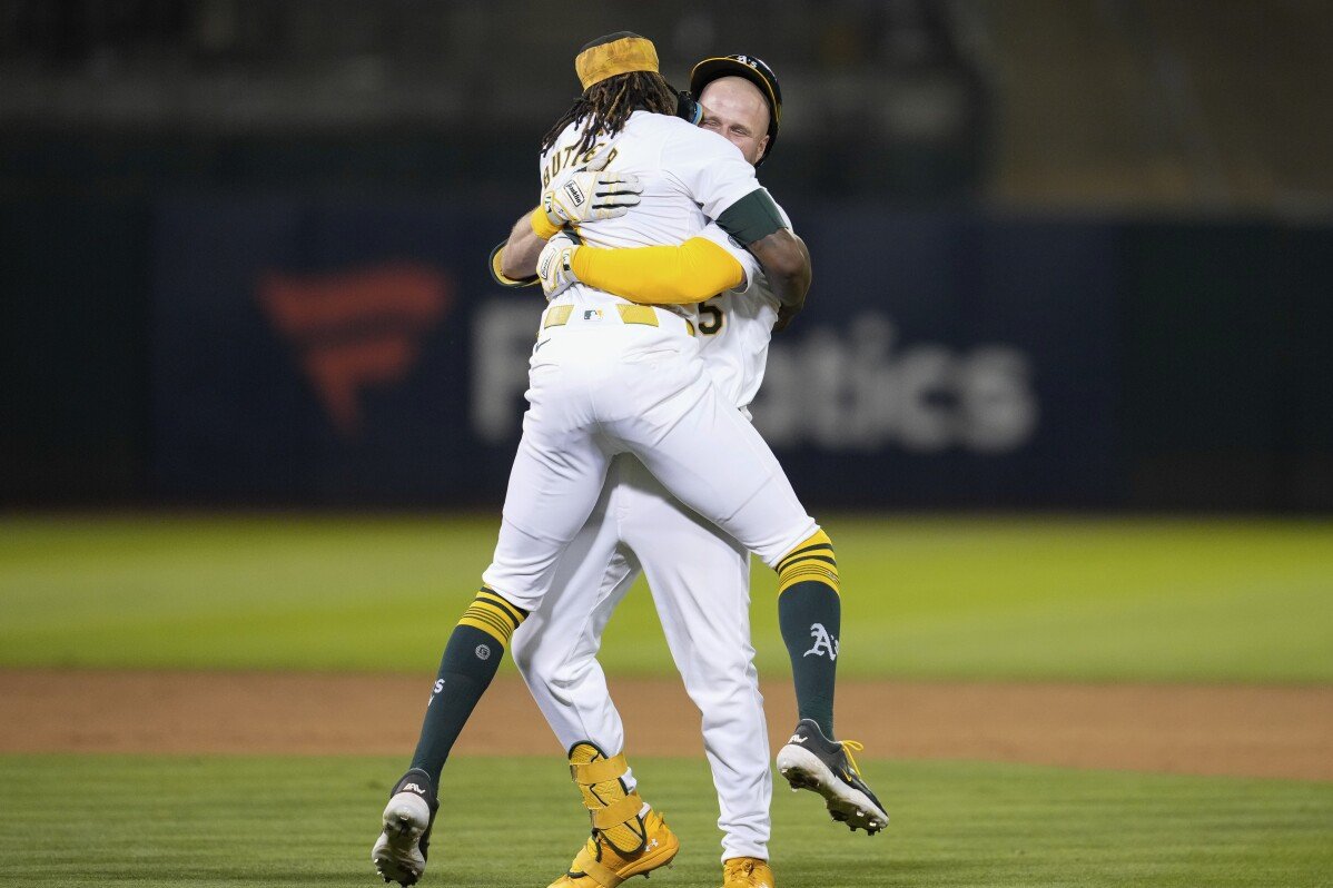 Seth Brown schlägt Homerun und trifft game-Ending-Single, als A's die Mariners mit 3:2 für den 2. aufeinanderfolgenden Walk-off-Sieg schlagen